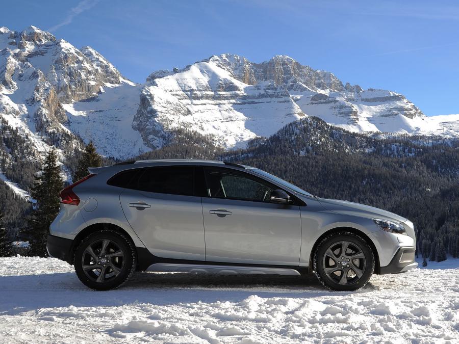  Volvo V40 Cross Country D4 2012 года  (фото 2 из 20)